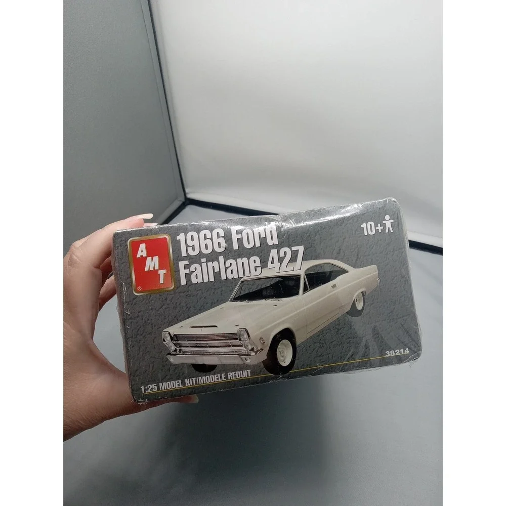 1/25 SCALE AMT  MODEL KIT 1966‎ FORD FAIRLANE 427 #38214 Smashed Box